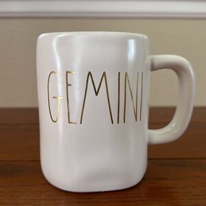 🚨CHECK THIS OUT🚨RAE DUNN GOLD LETTERED GEMINI MUG NWOT